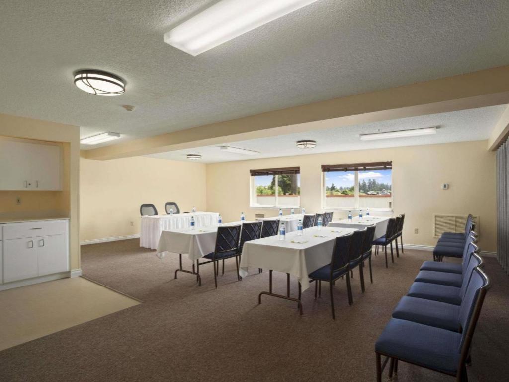 Days Inn By Wyndham Lacey Olympia Area Exterior photo